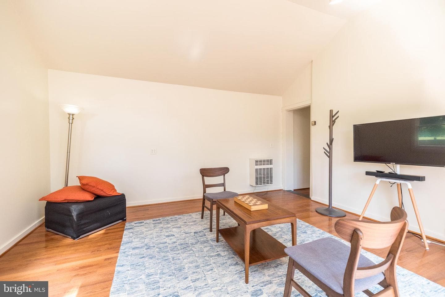 1055 River Road photo 19
