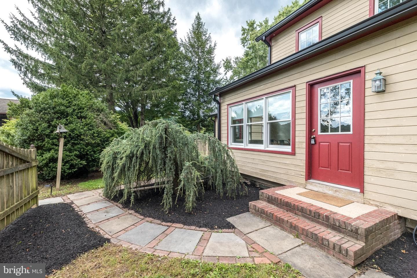 1055 River Road photo 34