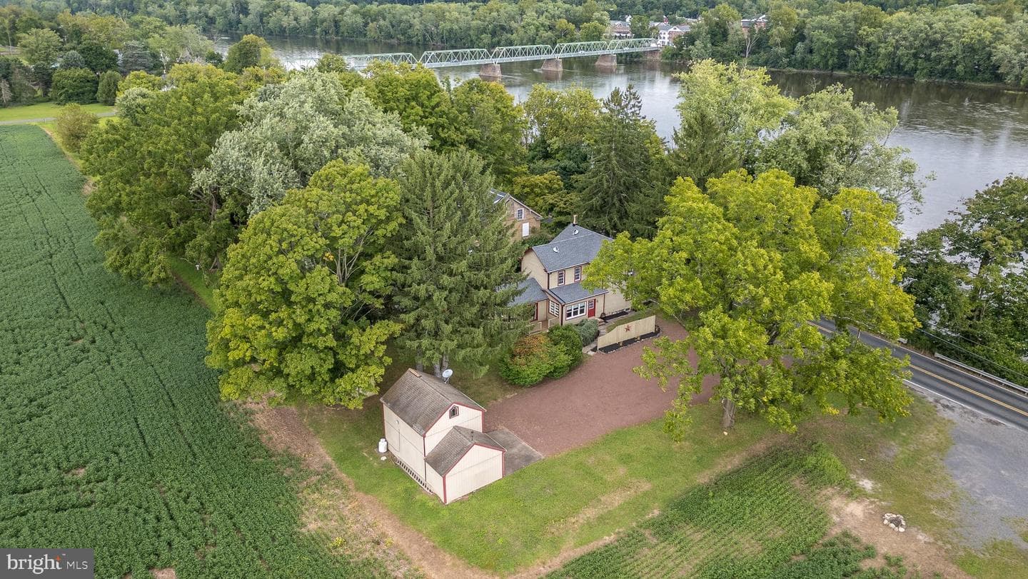 1055 River Road photo 41