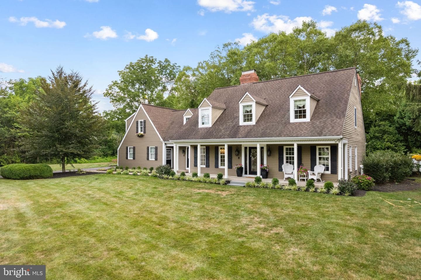 5954 Shetland Drive photo 2