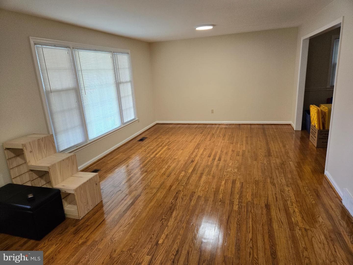 584 Lowell Road photo 2