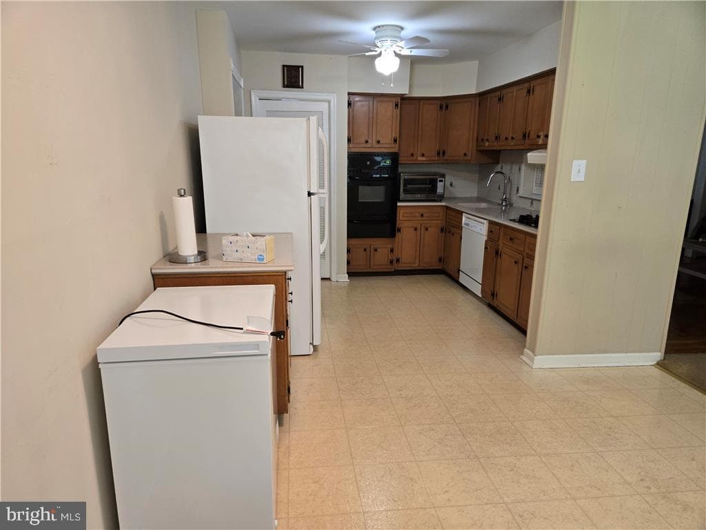 584 Lowell Road photo 8
