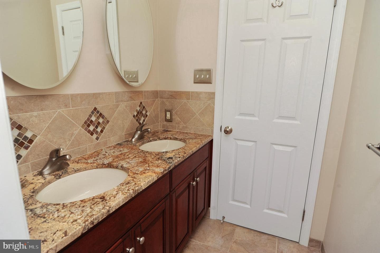 72 Karen Road photo 24