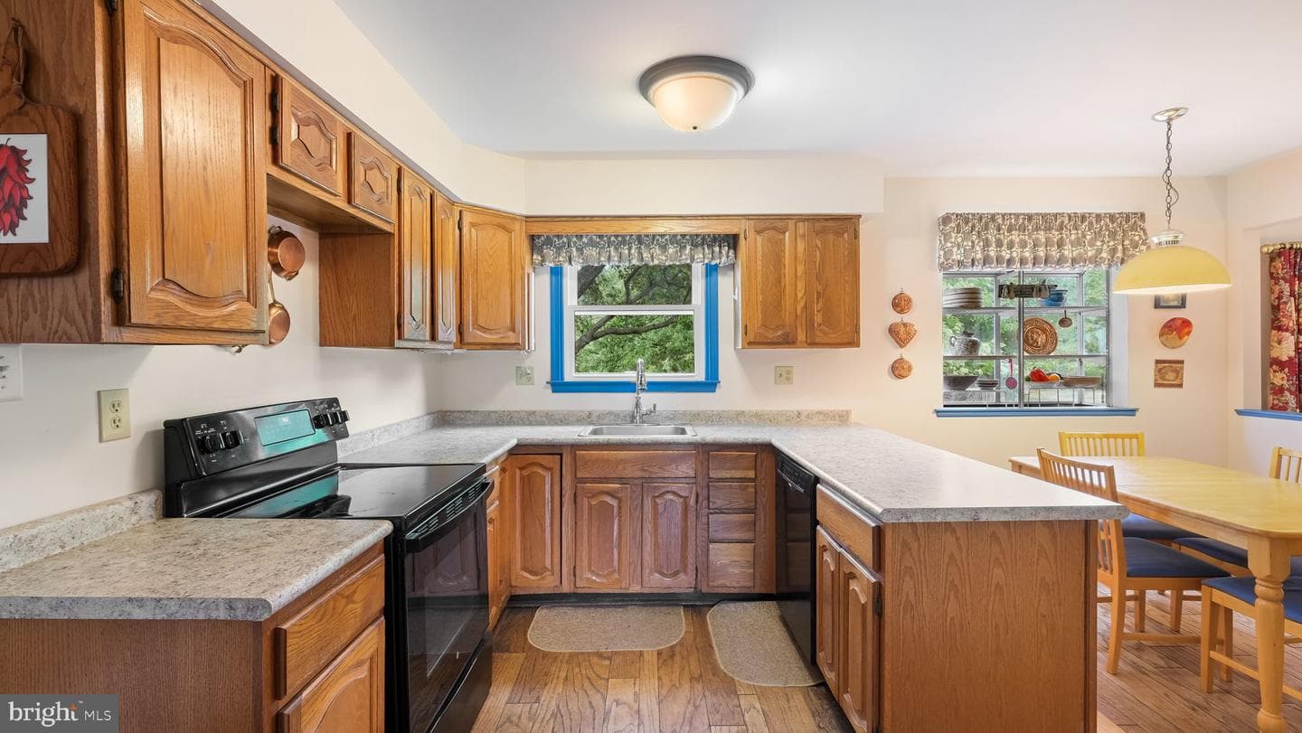 74 Chatham Place photo 8
