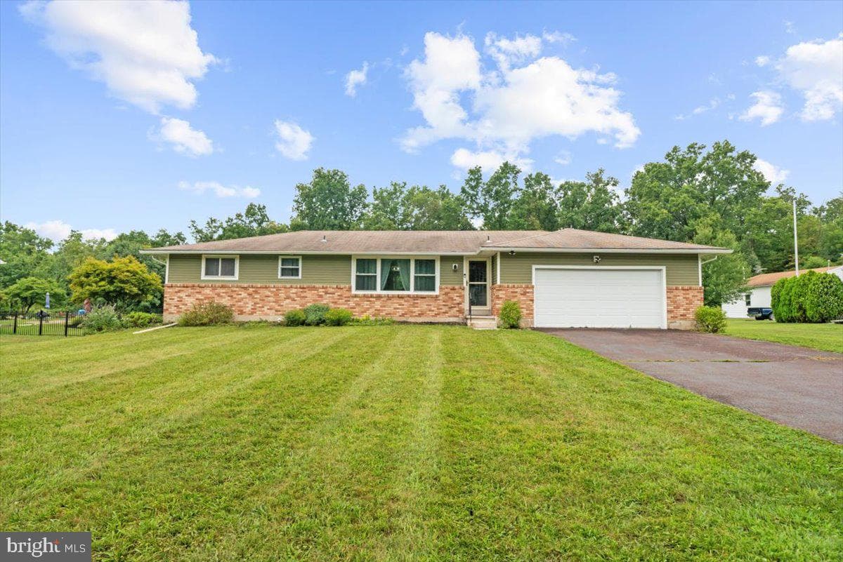 2520 Trumbauersville Road photo 1