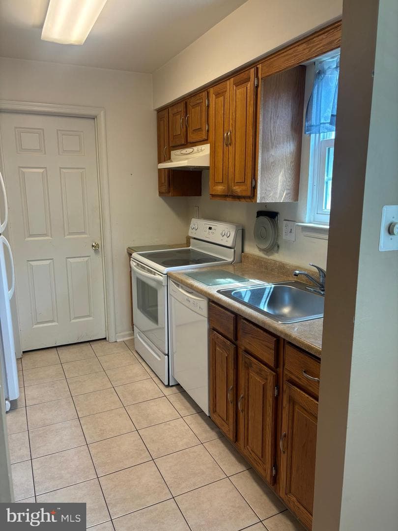 660 Woodford Lane photo 10