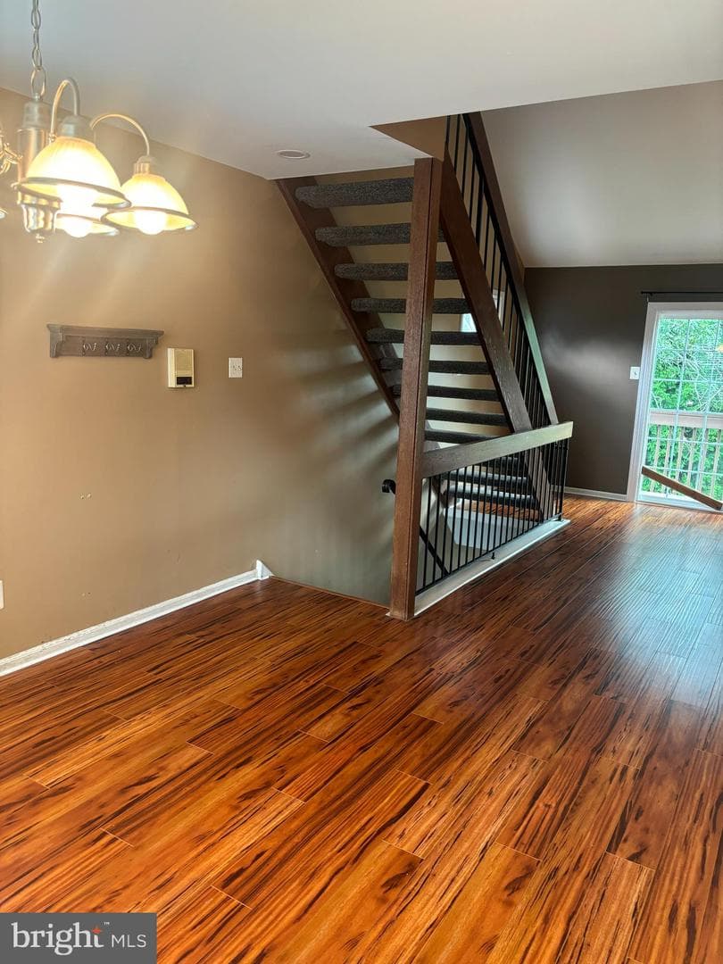 660 Woodford Lane photo 2