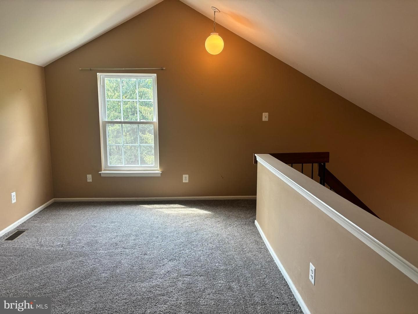 660 Woodford Lane photo 7