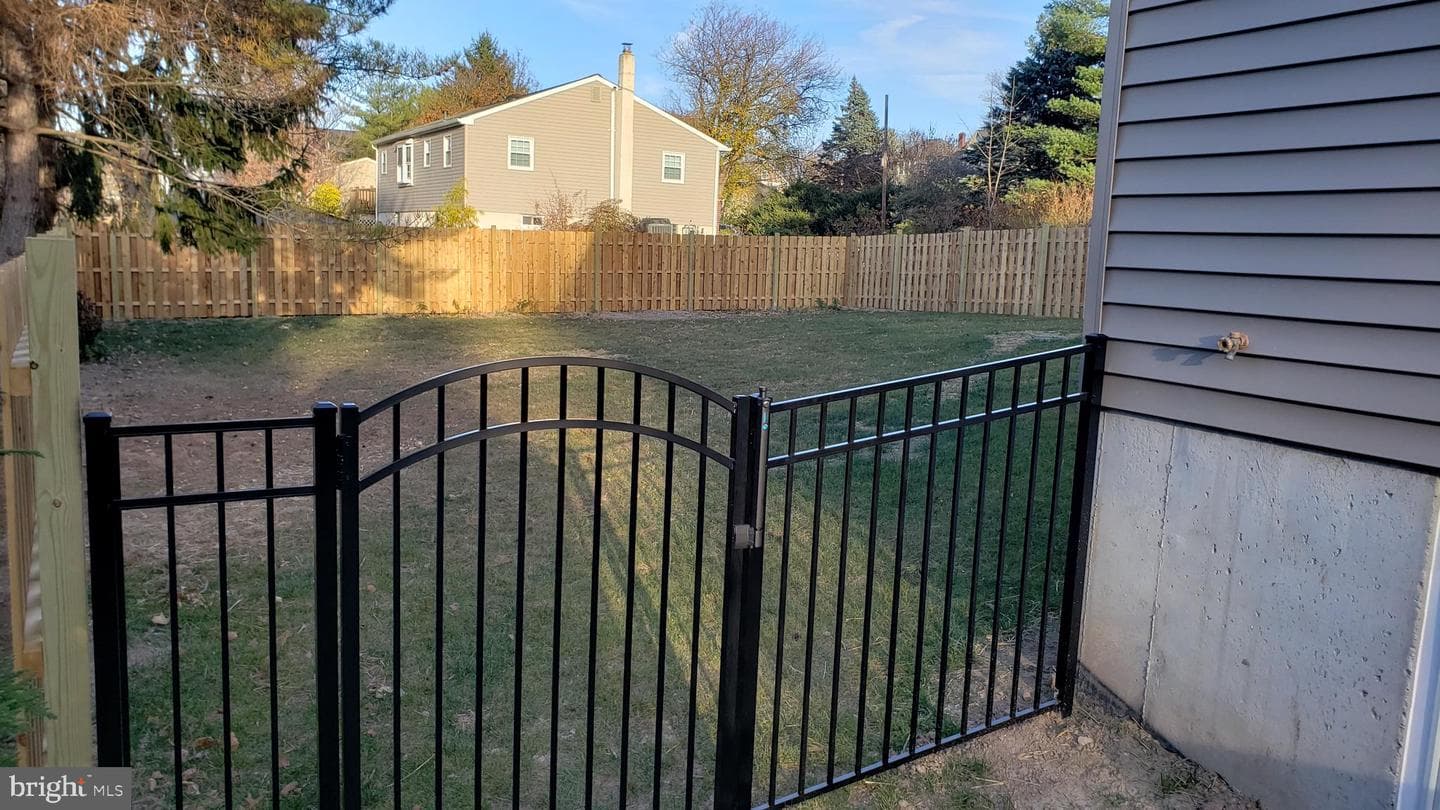 219 N West Street photo 5