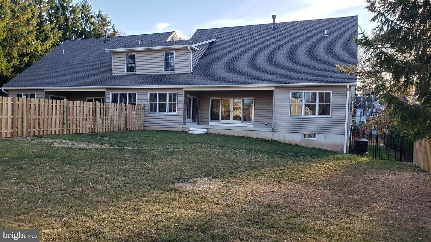 219 N West Street photo 8