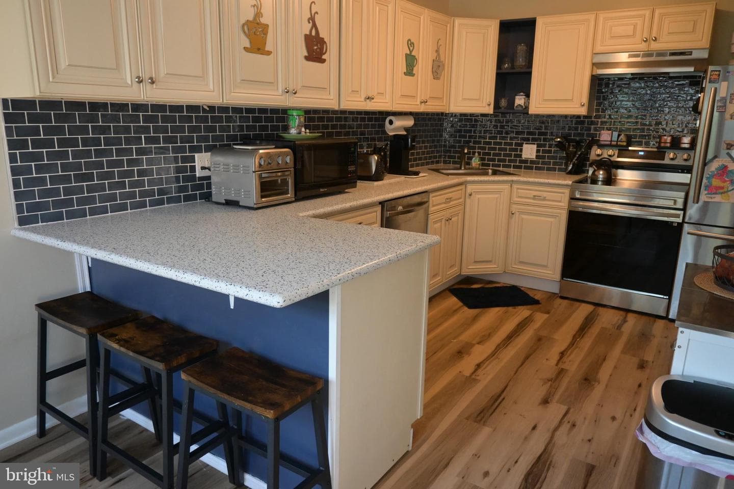 416 N Erie Avenue photo 6
