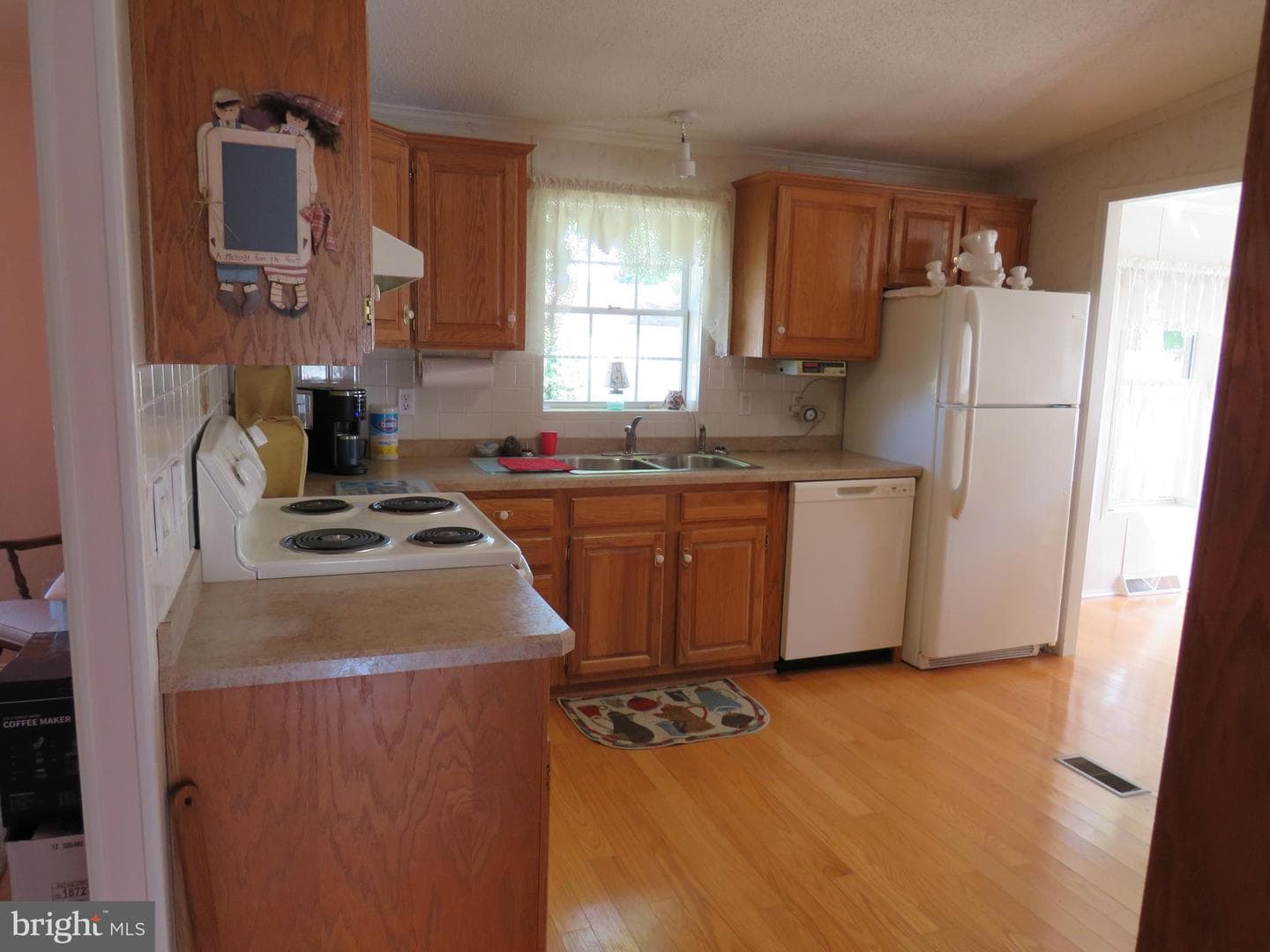 184 Hummingbird Court S photo 12
