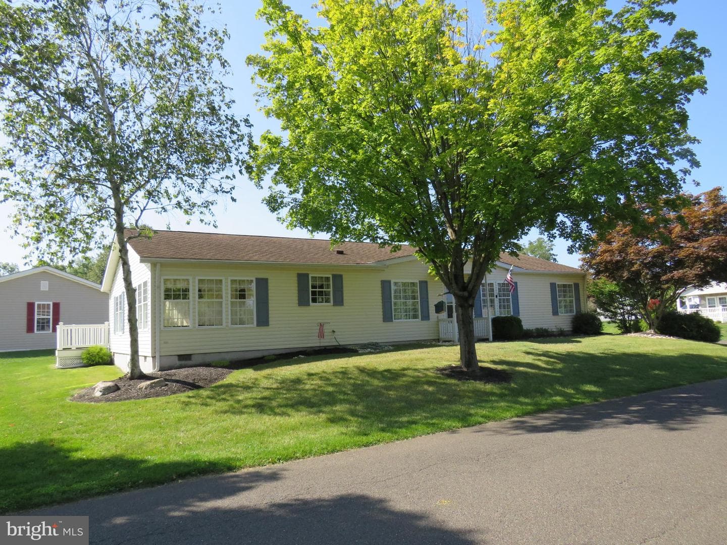 184 Hummingbird Court S photo 3