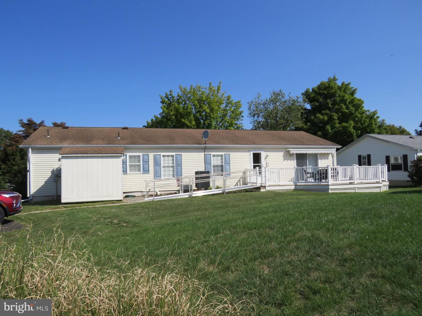 184 Hummingbird Court S photo 40