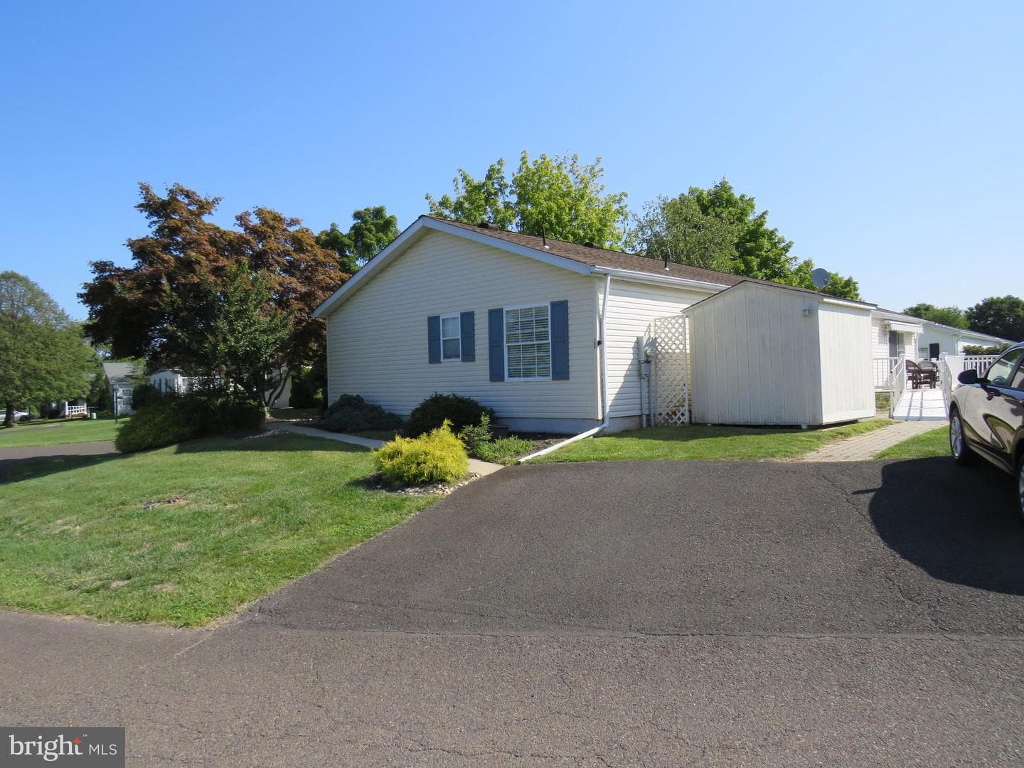 184 Hummingbird Court S photo 5