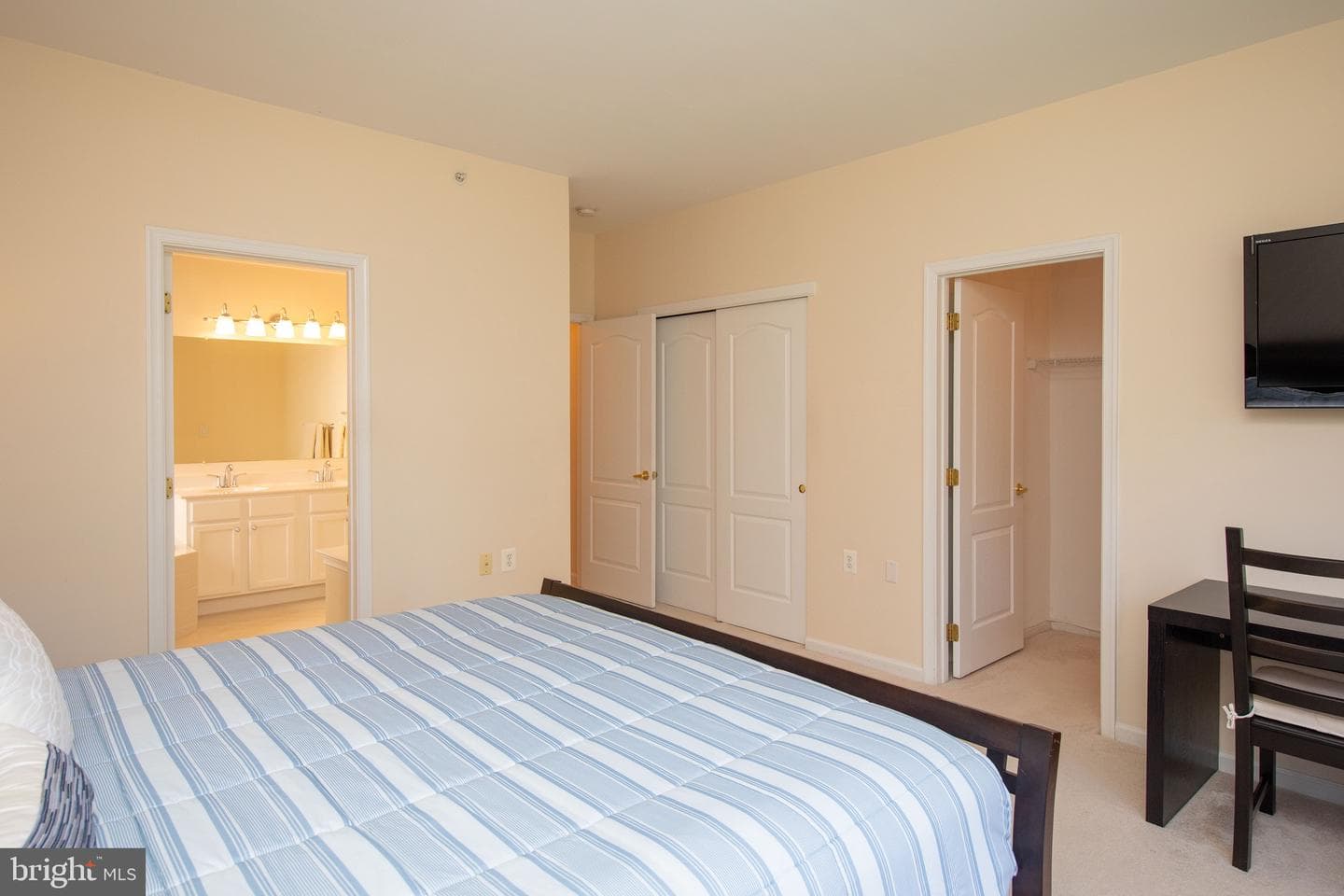 121 S Founders Court photo 35