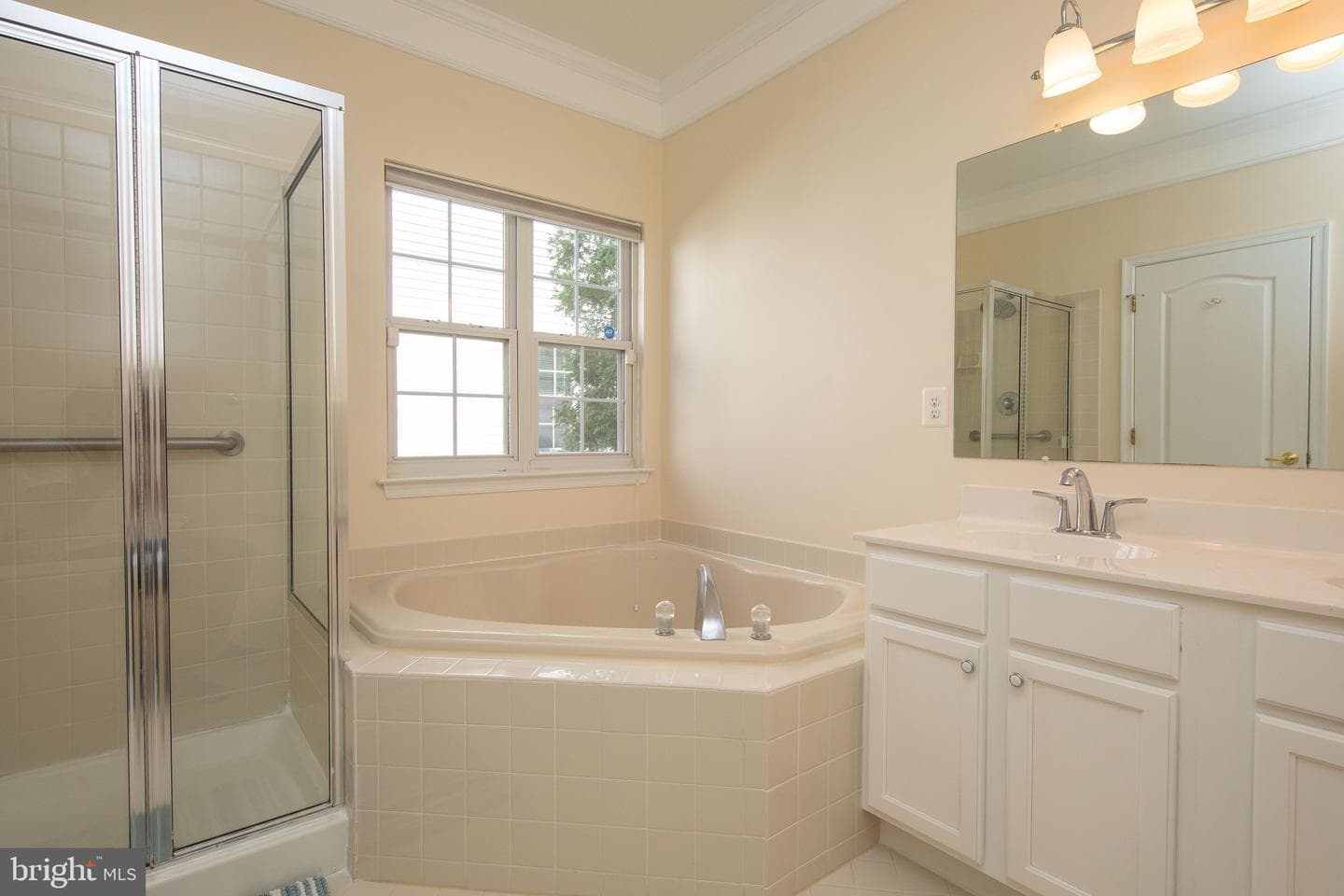121 S Founders Court photo 36