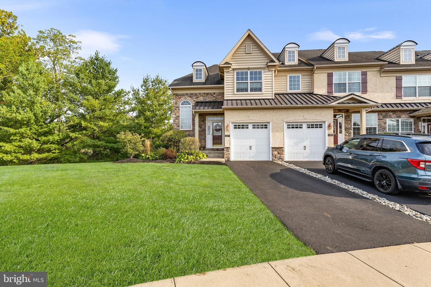3207 Meadowview Circle photo 2