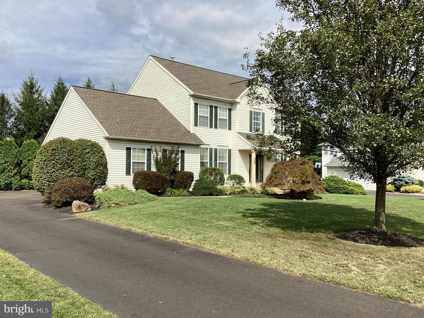 1832 Heritage Drive photo 2