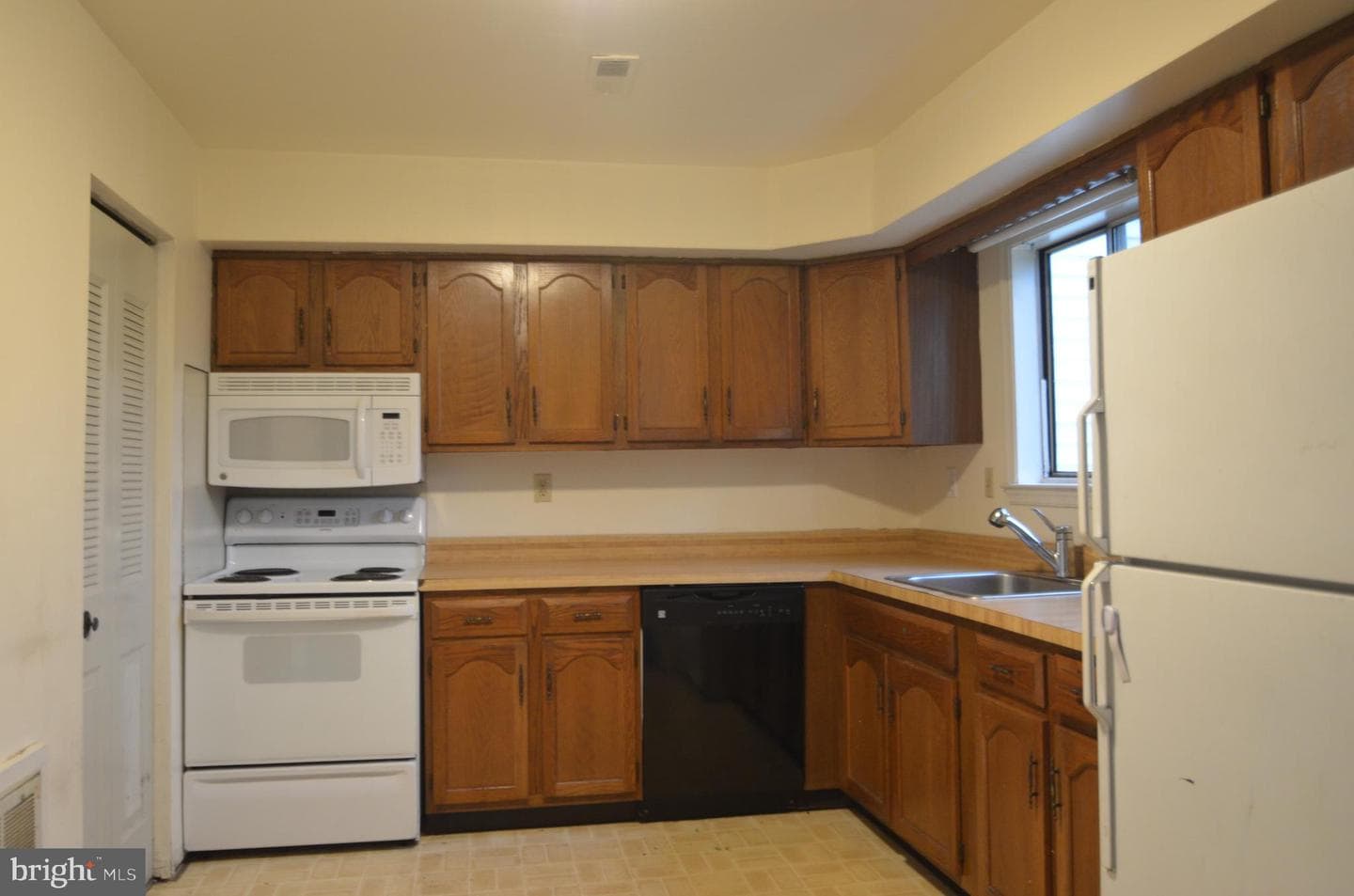 10 Kittery Court photo 11