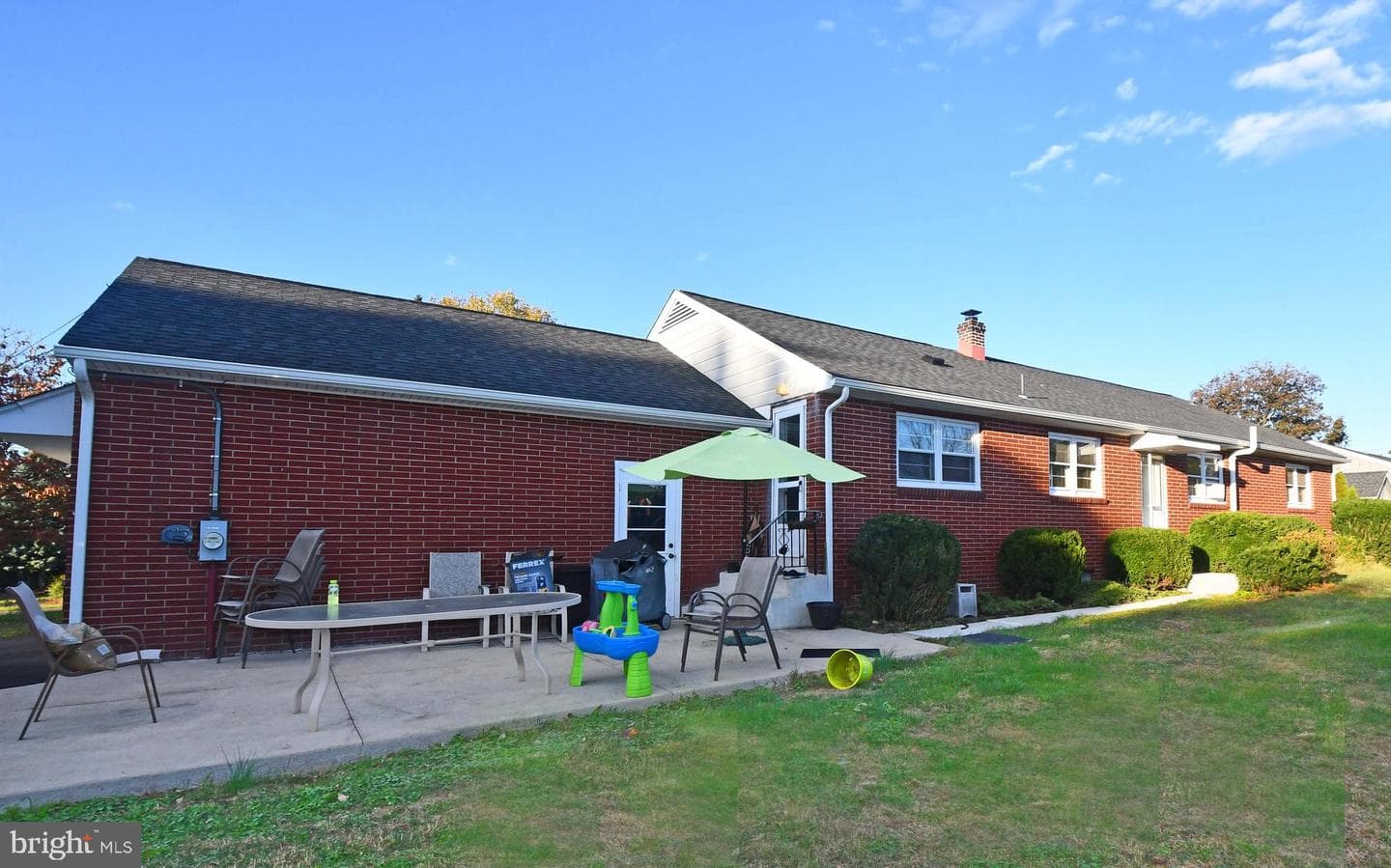 272 Hilltop Road photo 17