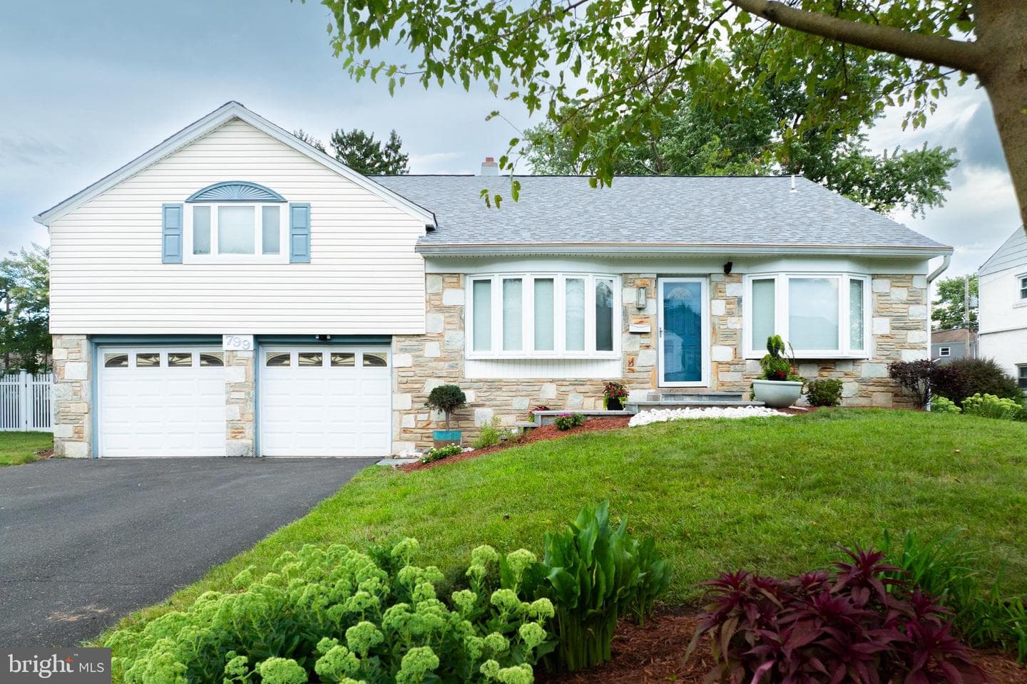 799 Meadowood Lane