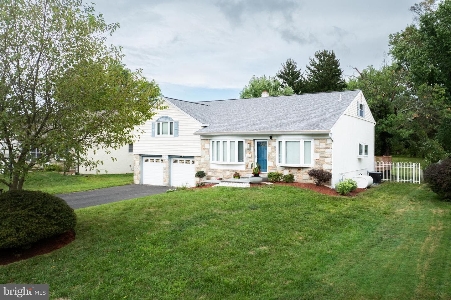 799 Meadowood Lane photo 2