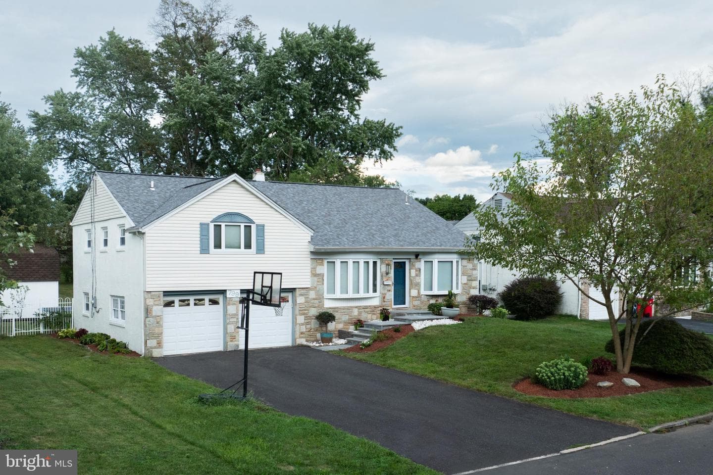 799 Meadowood Lane photo 3