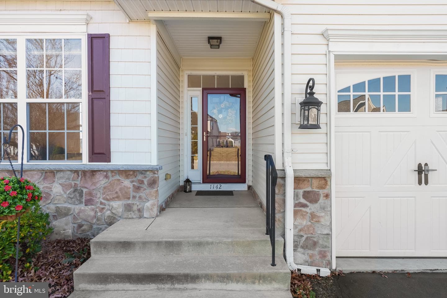 1142 Creekside Lane photo 4