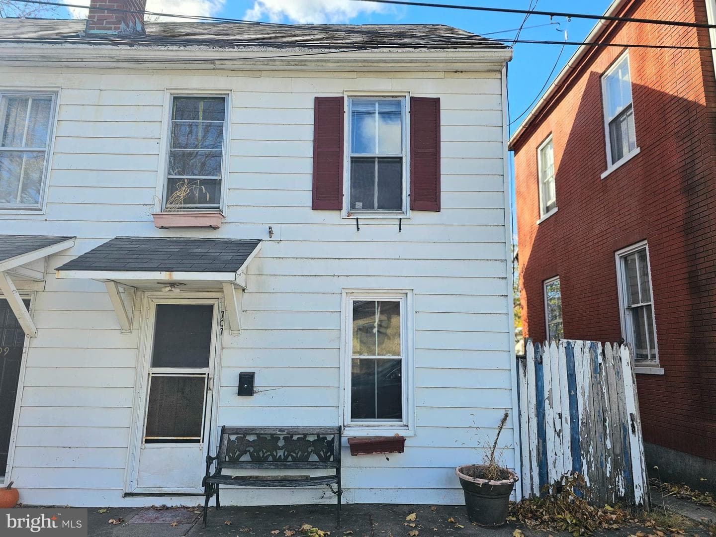 707 Wayside Way photo 1