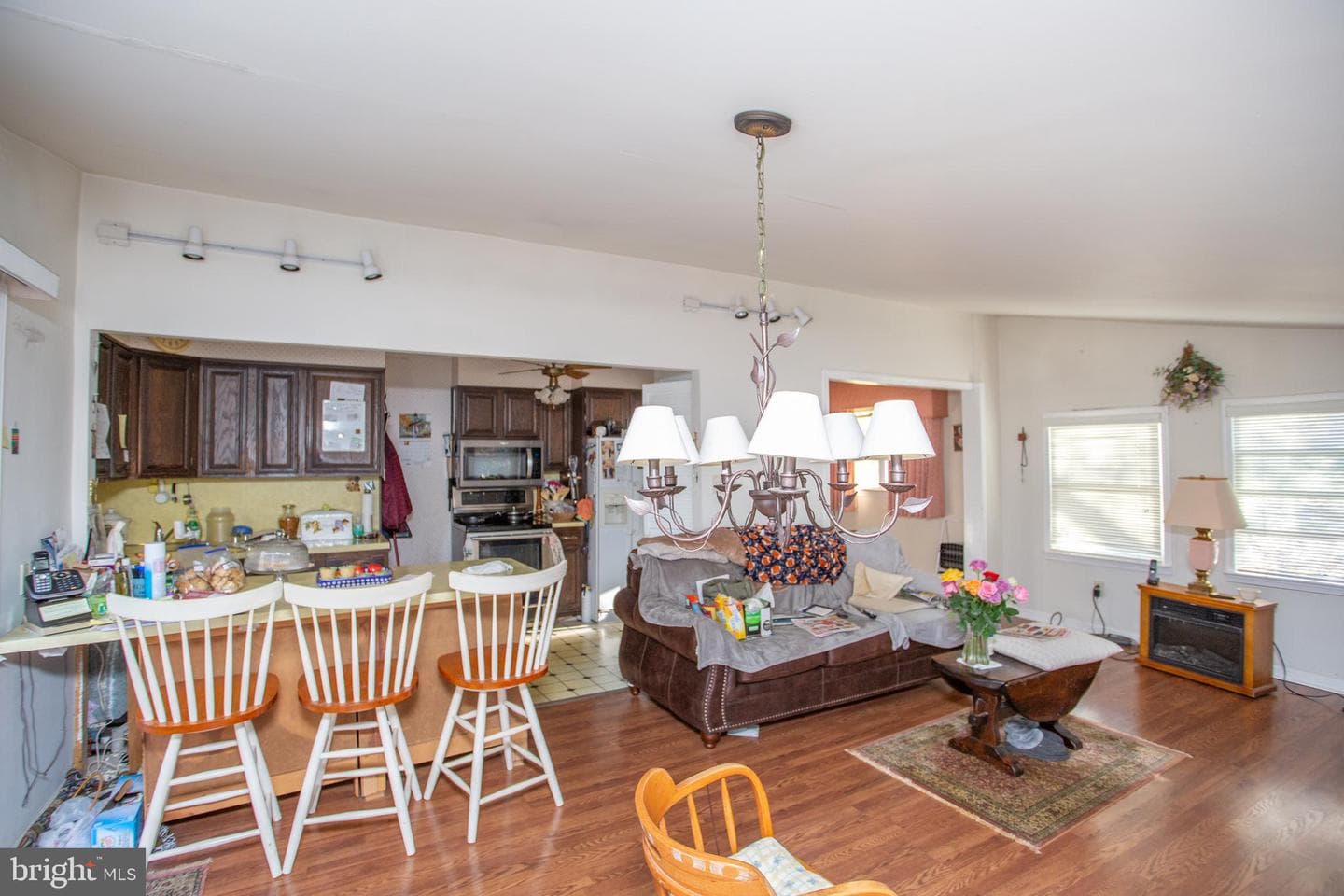 77 Davis Road photo 11