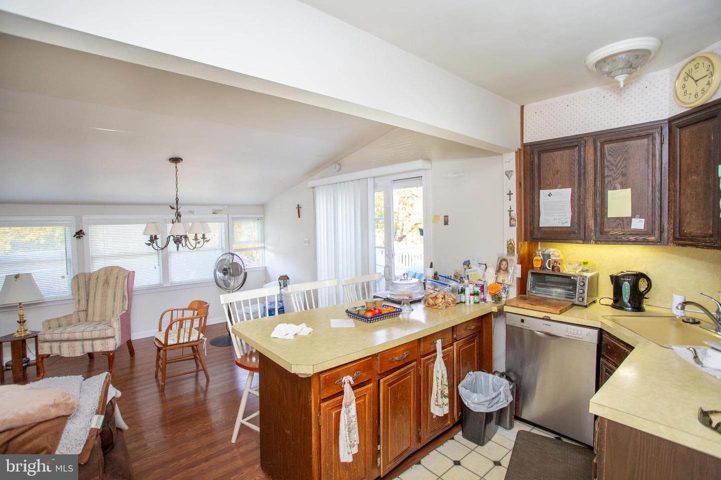 77 Davis Road photo 12
