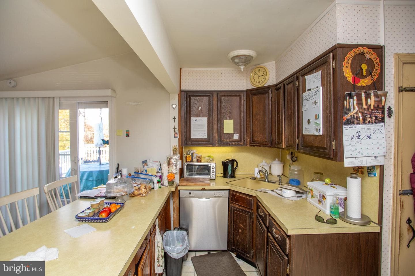 77 Davis Road photo 13