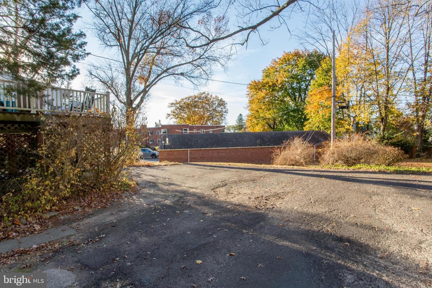 77 Davis Road photo 27