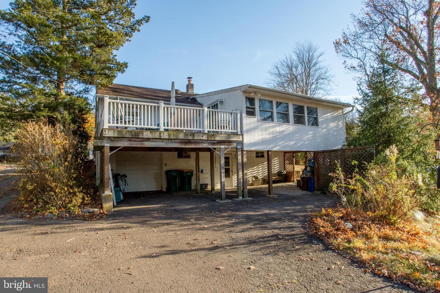 77 Davis Road photo 28