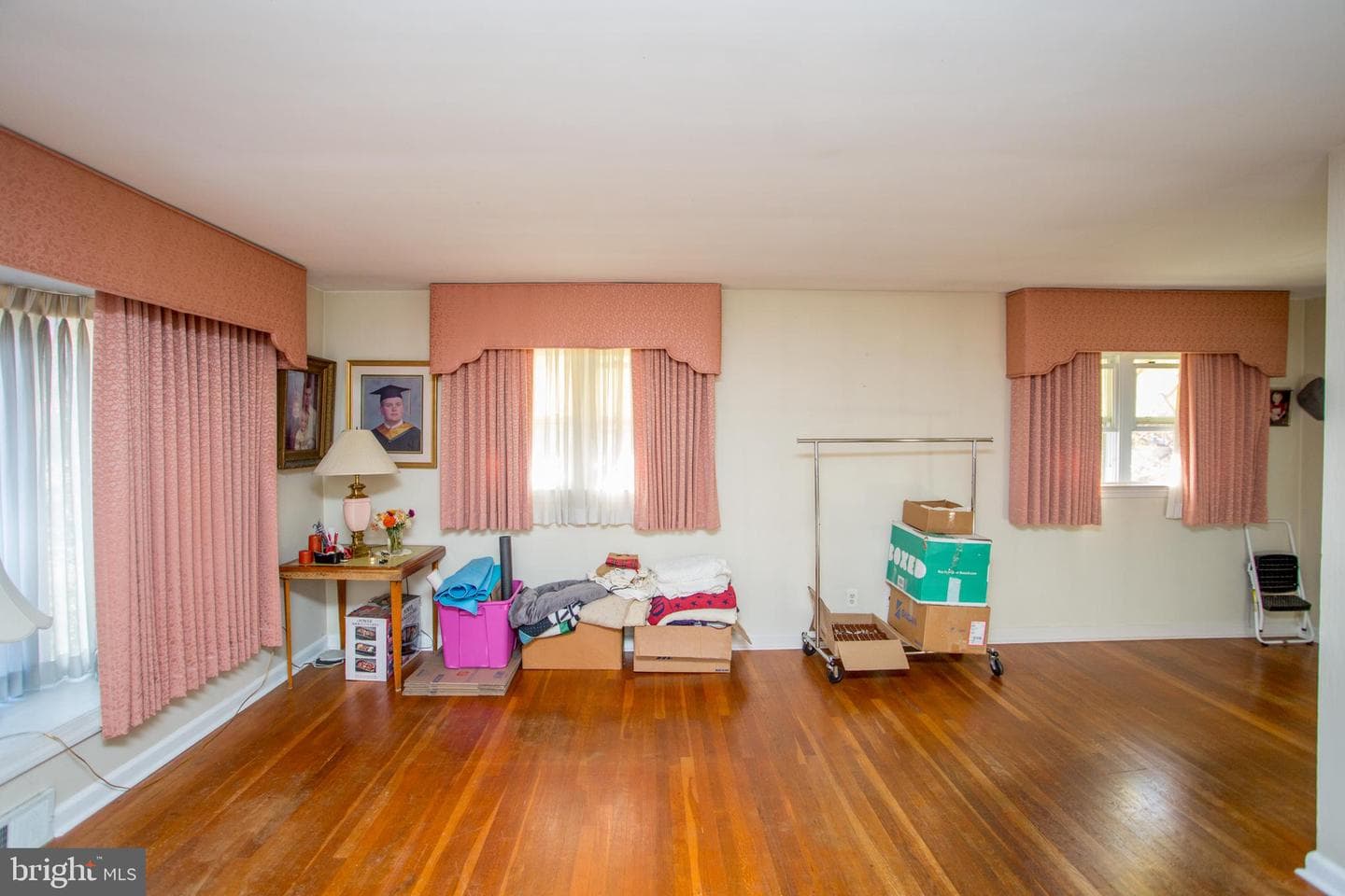 77 Davis Road photo 5