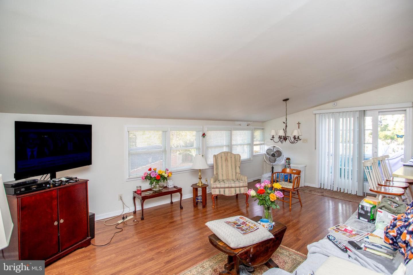 77 Davis Road photo 6