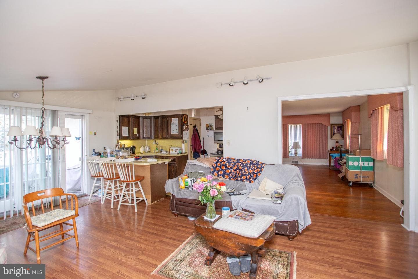 77 Davis Road photo 9