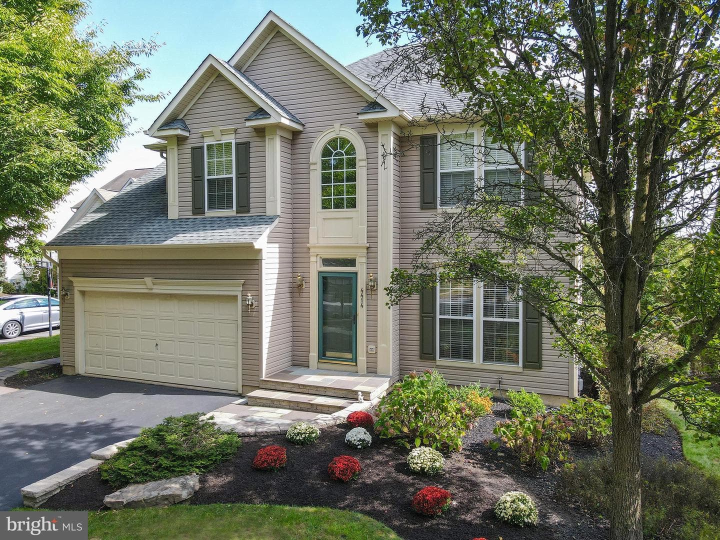 4414 Sunflower Drive photo 2