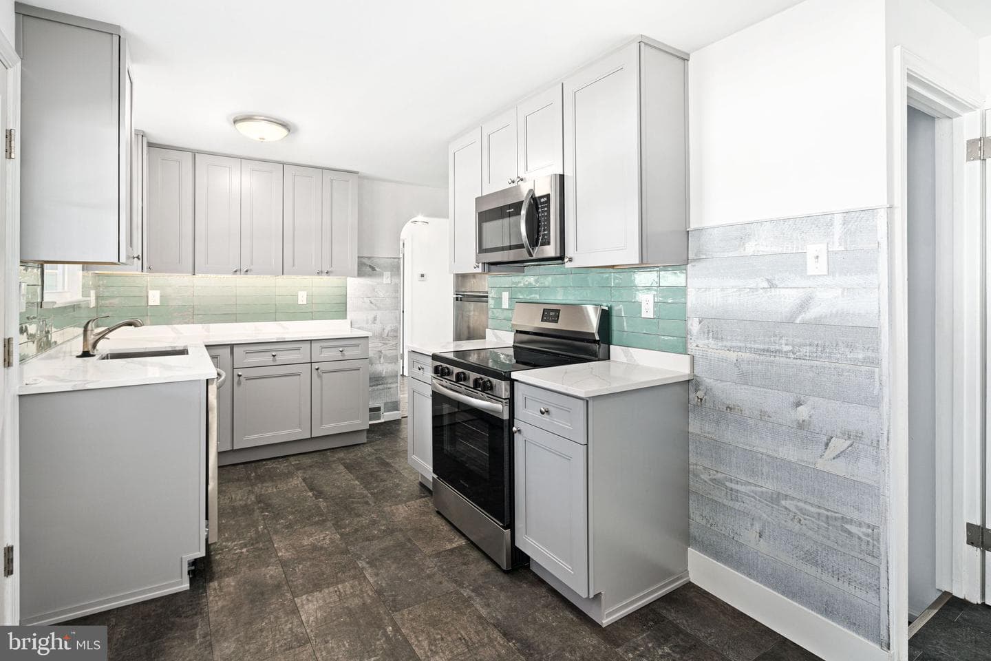 32 N Midway Avenue photo 12