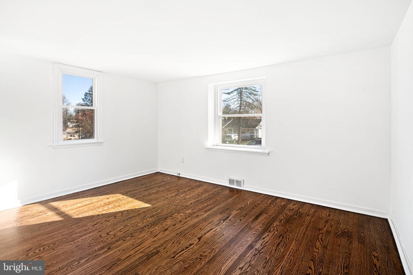 32 N Midway Avenue photo 17