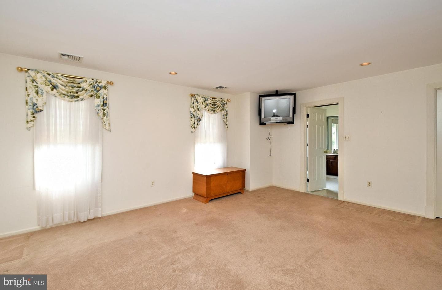 79 Sutphin Pines photo 24