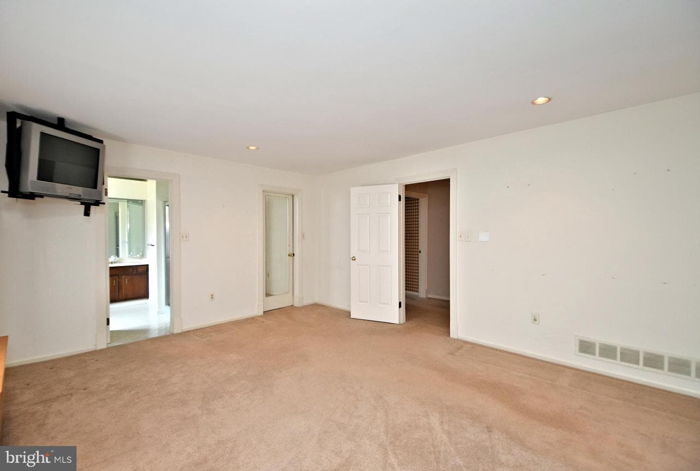 79 Sutphin Pines photo 25