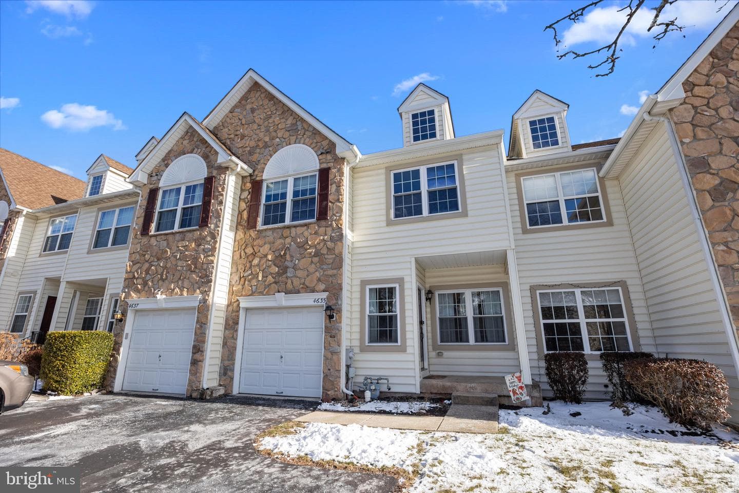 4635 Old Oak Road photo 2