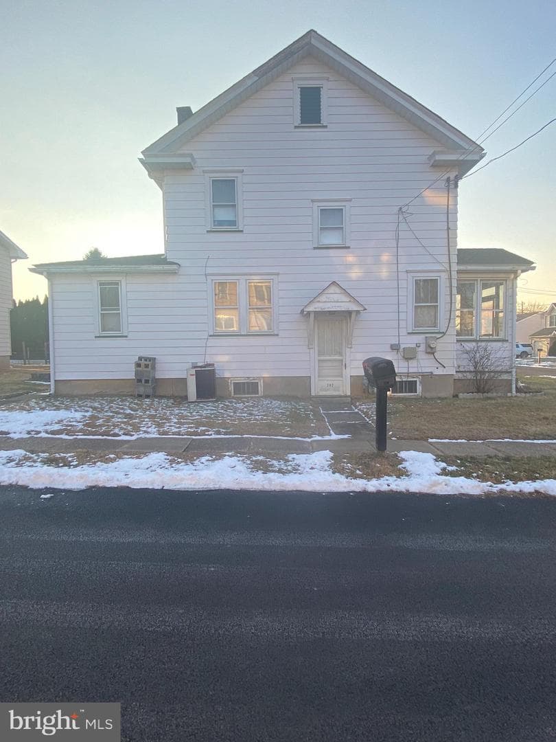 202 Catherine Street photo 3