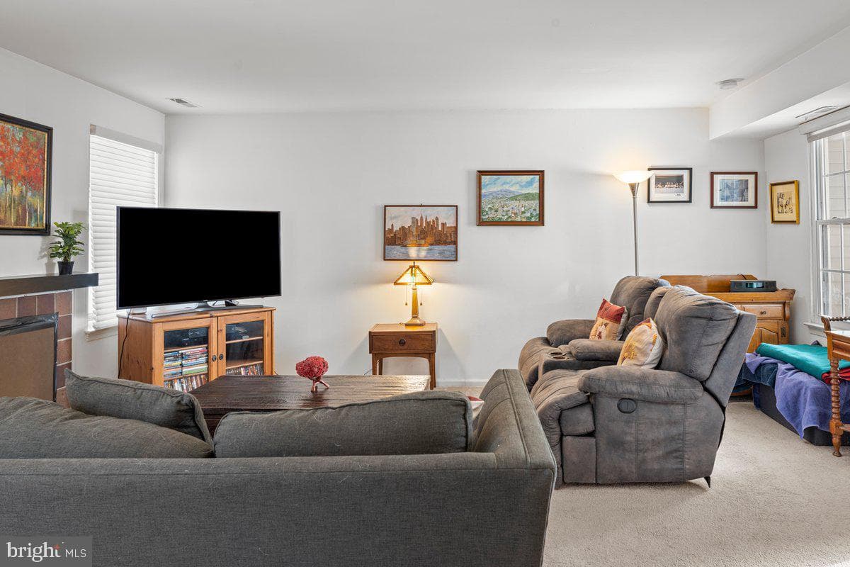646 Rose Hollow Drive photo 4