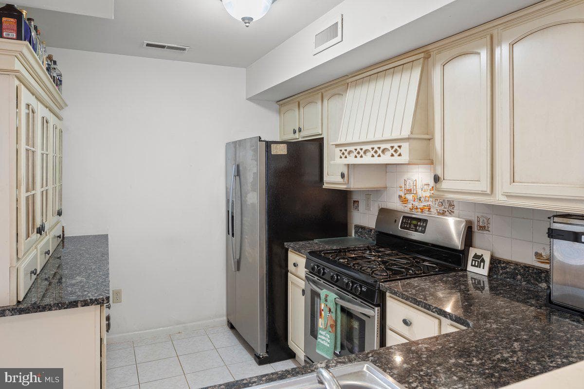 646 Rose Hollow Drive photo 7