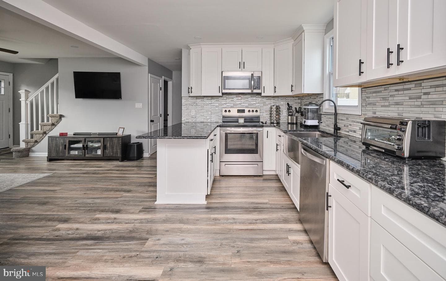 516 Avenue C photo 8