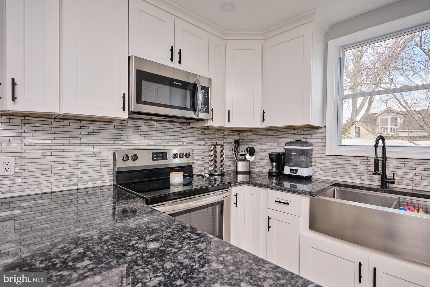 516 Avenue C photo 9