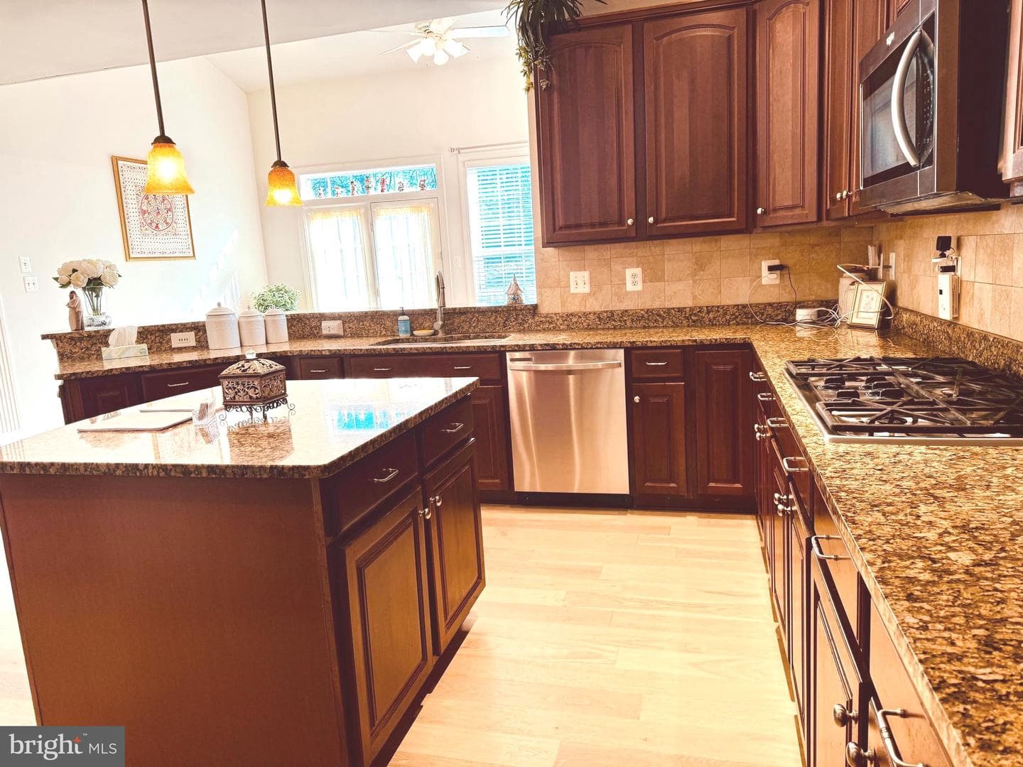 1801 Sycamore Drive photo 41